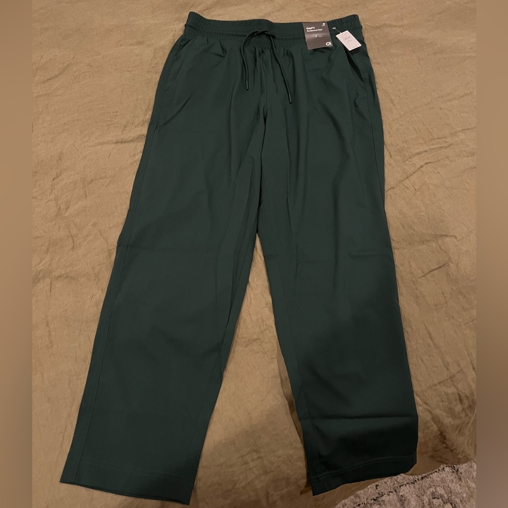 *NWT* GapFit green runaround pant M petite